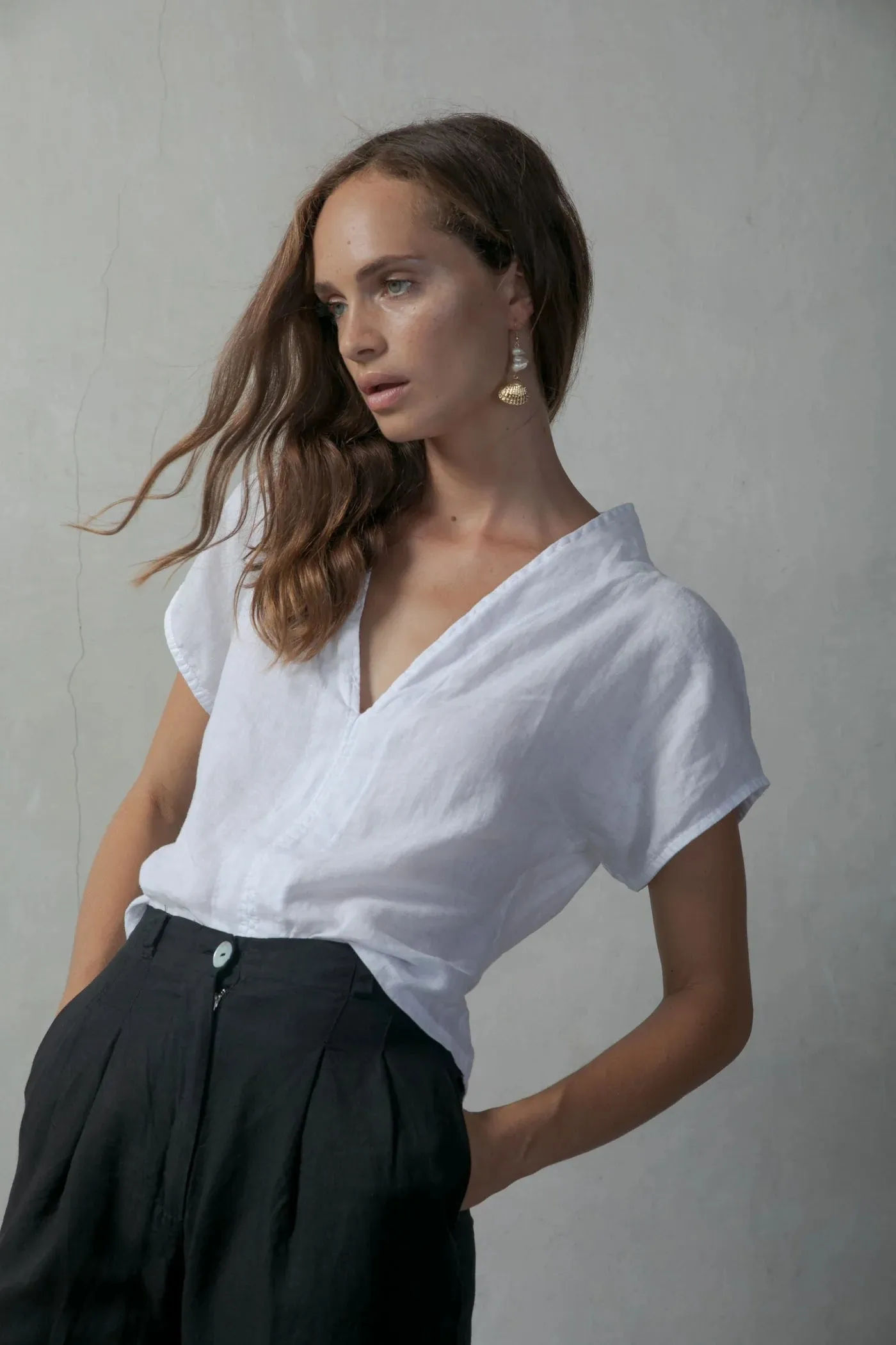 Collo Alto Linen Top White   Oatmeal